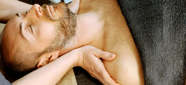 Neck Pain? How To Relieve Stiff Neck Pain Fast 2 Treatment Options for Stiff Neck Pain