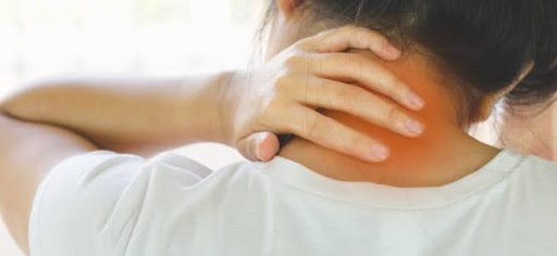 woman with enflamed neck